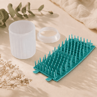 Dettaglio delle setole in silicone morbide del kit puliscizampe PawFRESH